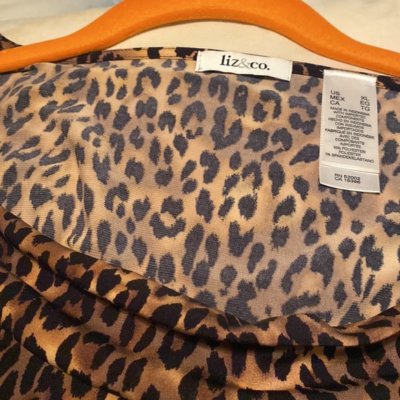 Liz & Co. Animal print blouse. Size XL. Draping in front.soft flowing. - Picture 3 of 3